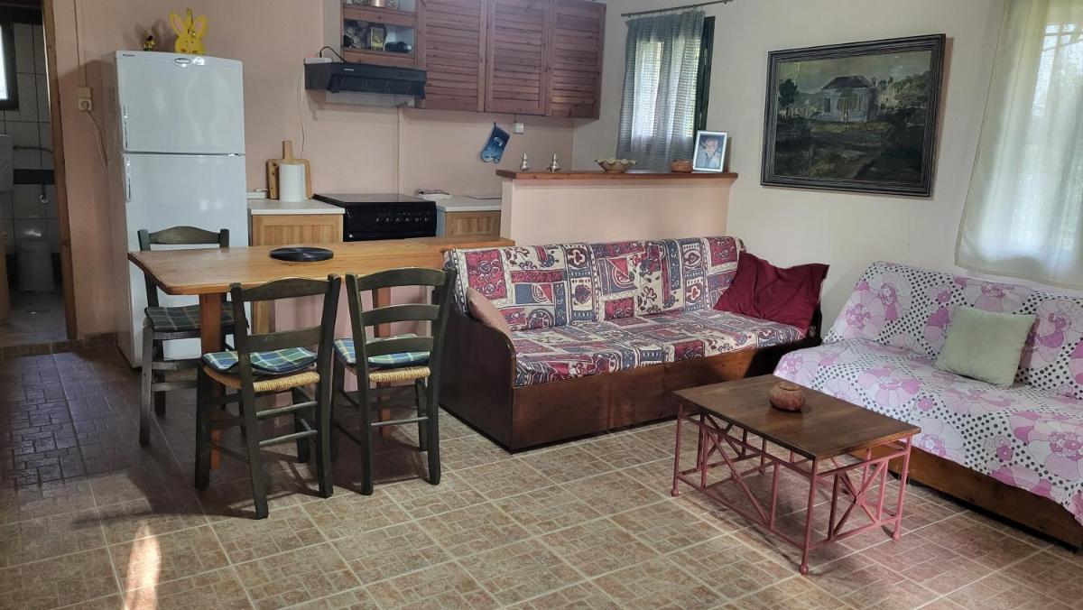 Villa Lochia - Χατζό House - Καλαίσθητο Σπίτι στη Ράμια - Housity