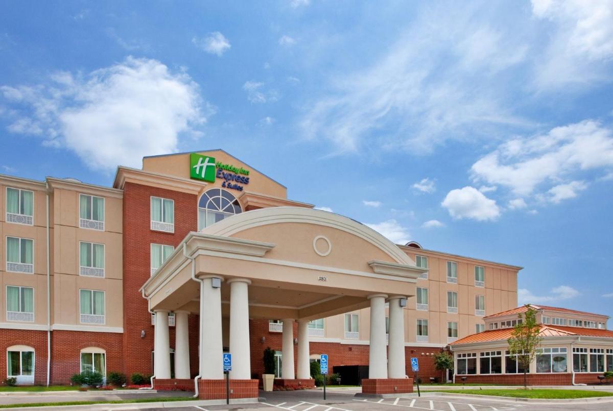 Holiday Inn Express Hotel & Suites Kansas City - Grandview by IHG - Housity