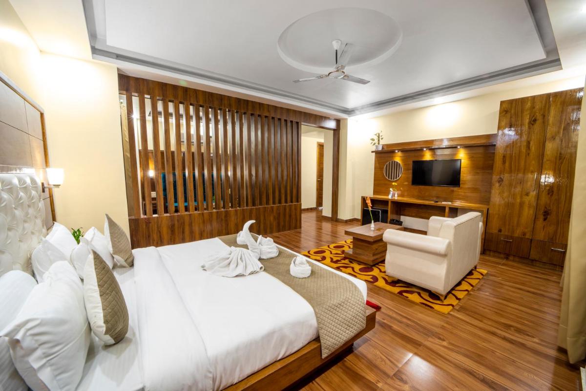 Suitetrails - Hotel Divine Lakshmi Ganga