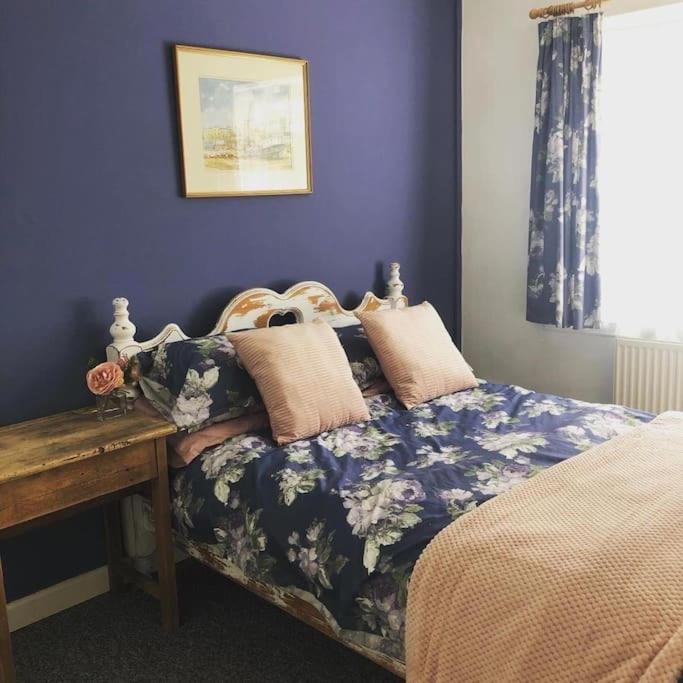 Tenby Hideaway 100m to Beach Off-road Parking - Housity