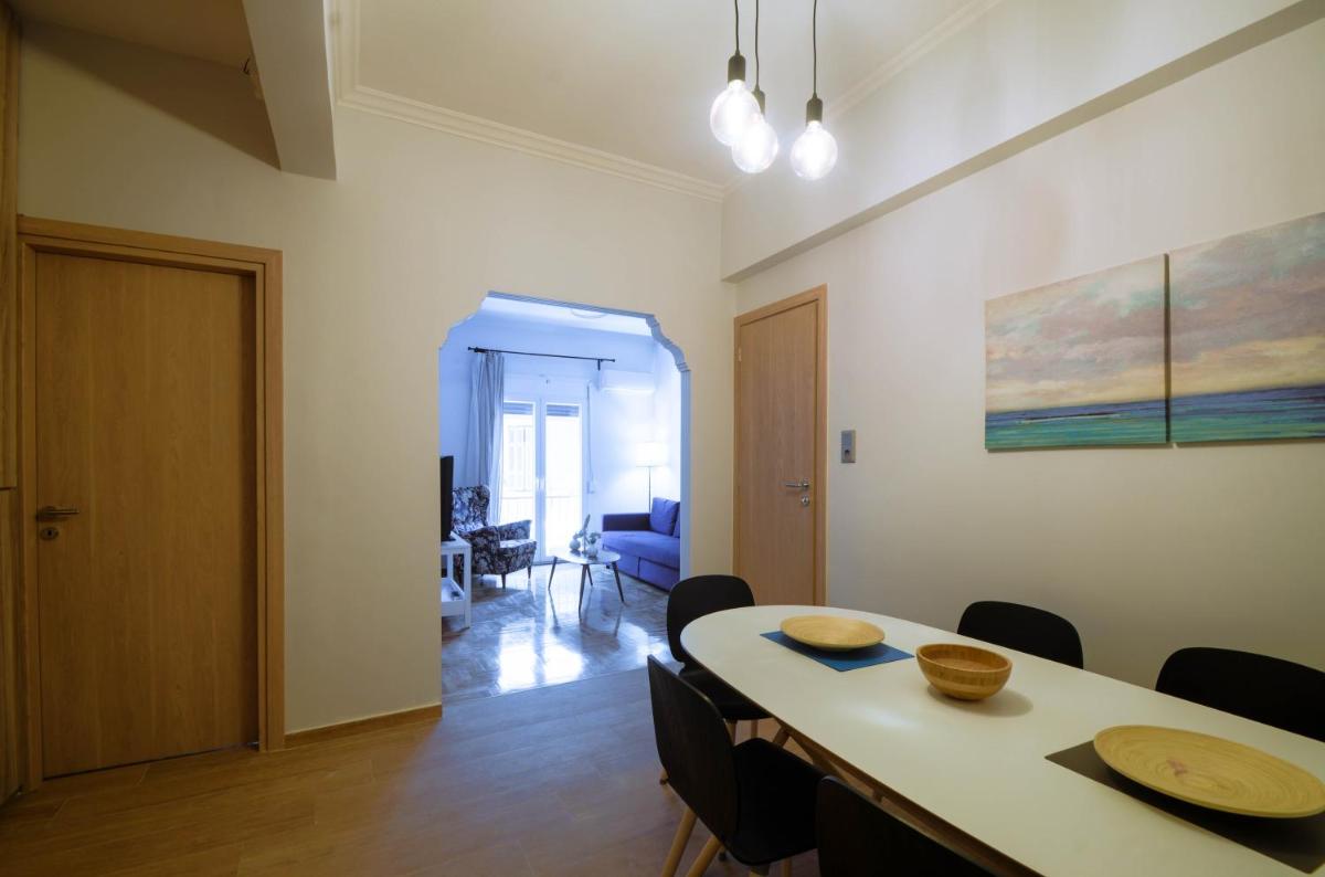 Suitetrails - Adorable 2 bedroom apartment close to Ancient Athens city center