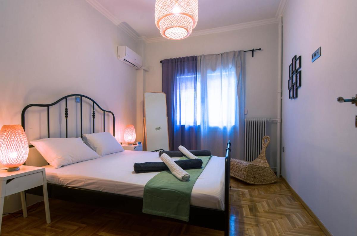 Suitetrails - Adorable 2 bedroom apartment close to Ancient Athens city center