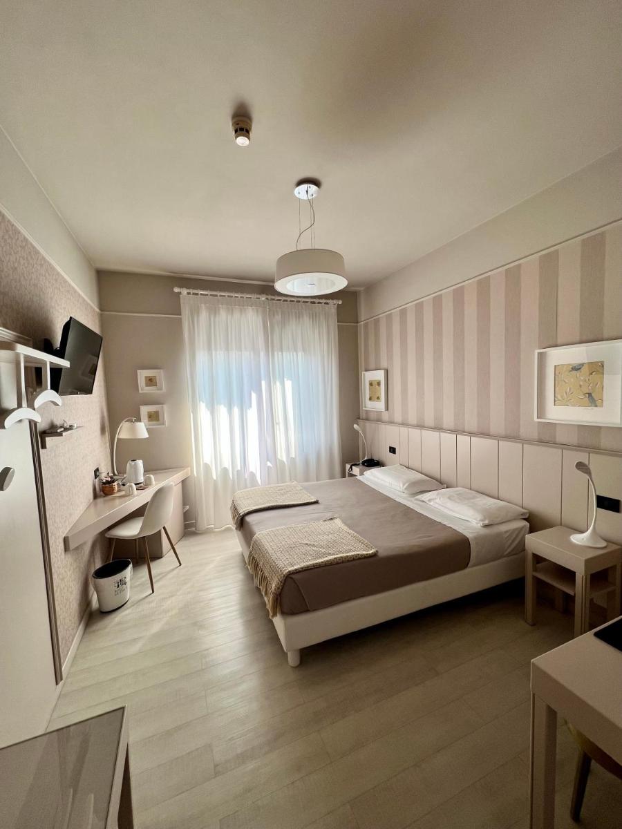 Hotel La Pace - Housity
