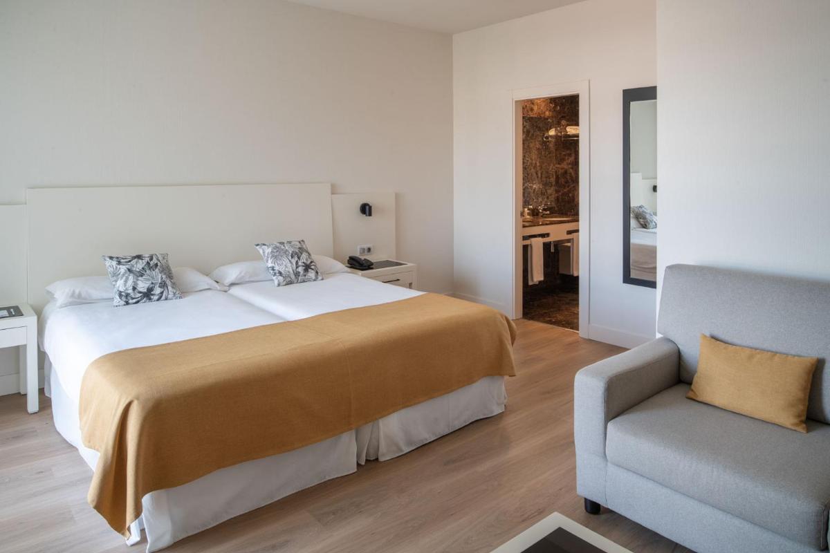 Cama o camas de una habitación en Arrecife Gran Hotel & Spa