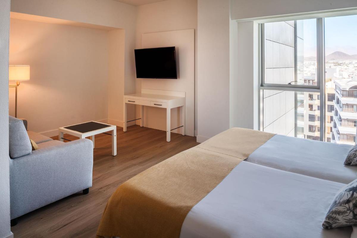 Cama o camas de una habitación en Arrecife Gran Hotel & Spa