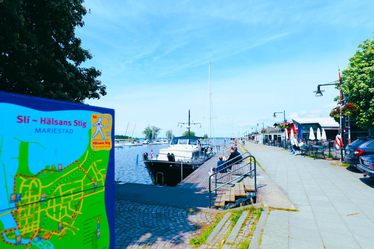 Vänerport Lakefront Hotell - Housity