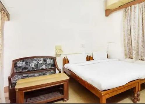 Datta Guest House By WB Inn - Housity