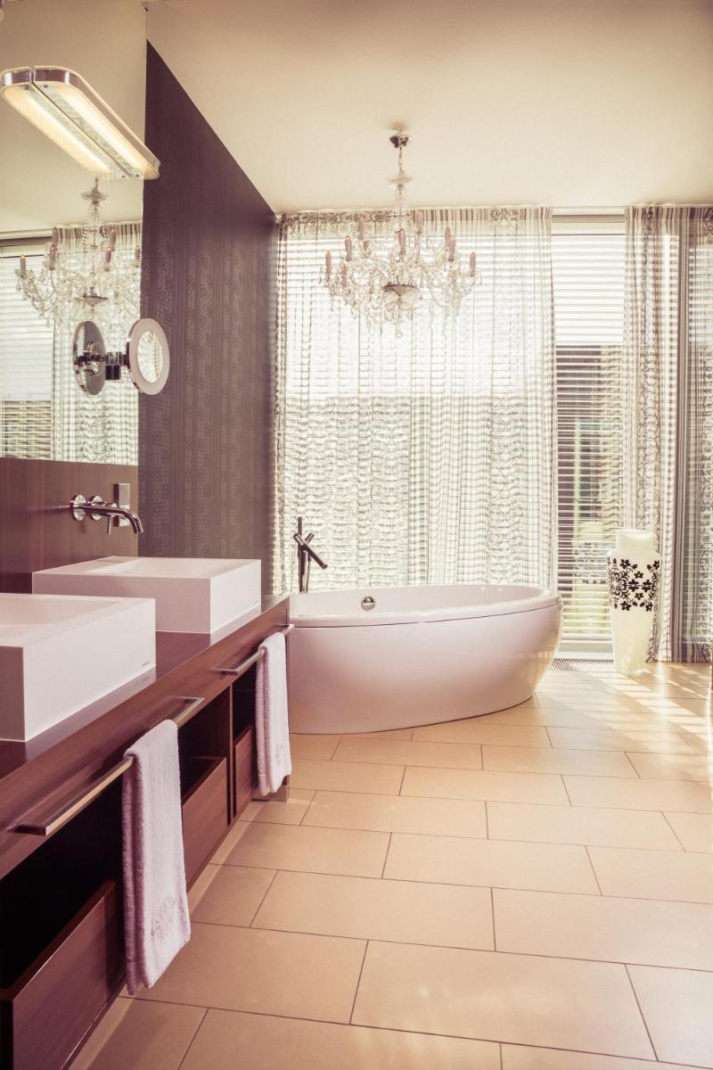 Ein Badezimmer in der Unterkunft Kameha Grand Bonn Ein Badezimmer in der Unterkunft Kameha Grand Bonn