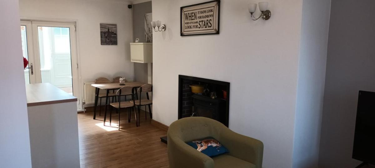 Modern two bedroom house near beach/ Durham City - Housity