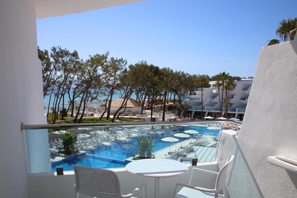 Piscina en o cerca de Iberostar Waves Playa de Muro