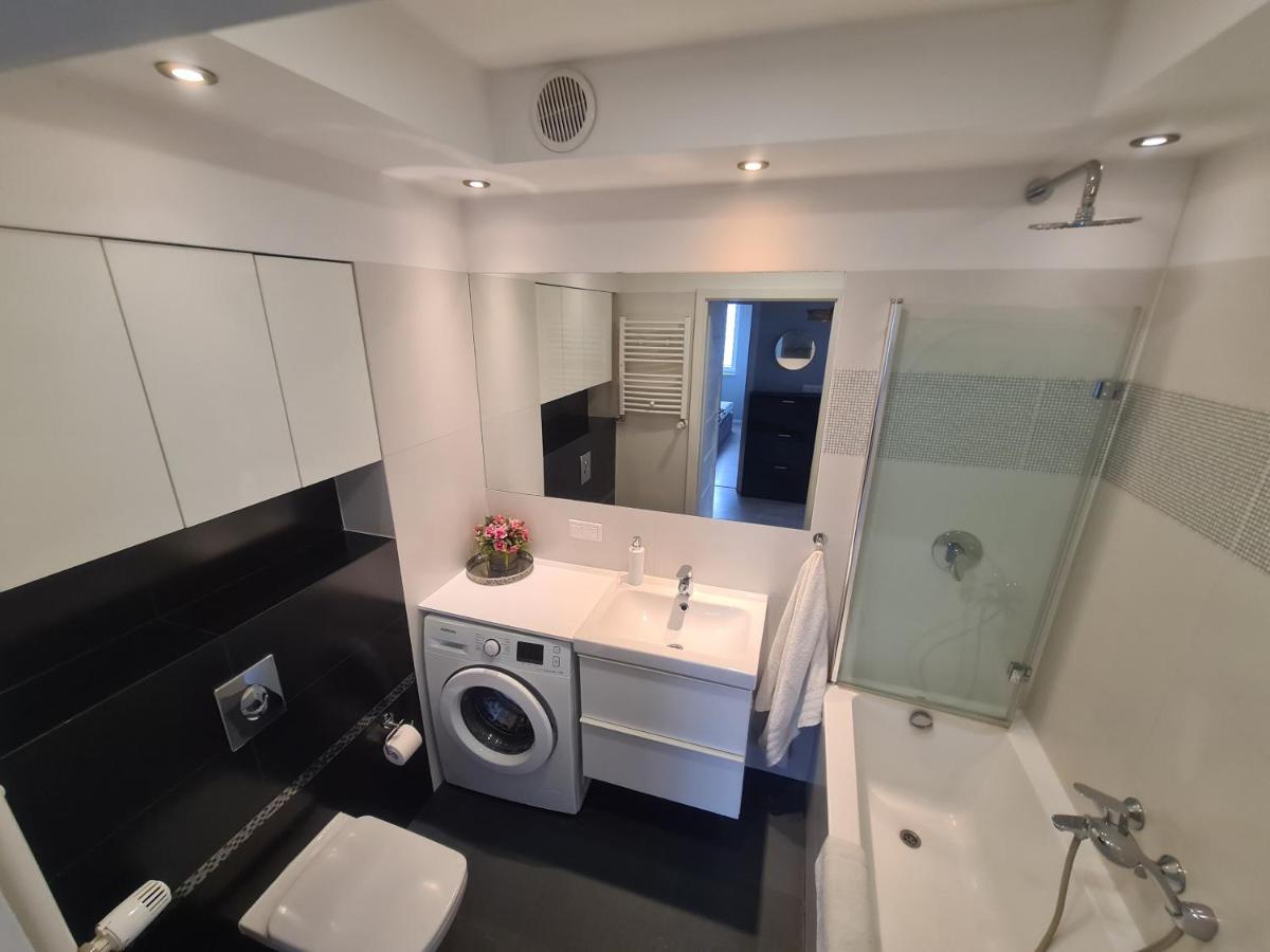 Apartament Rodzinny z ogródkiem - Housity