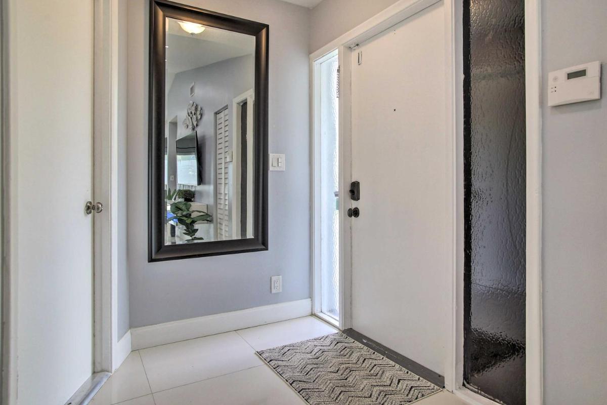 Lovely Lauderhill Retreat Less Than 12 Mi to Beach! - Housity