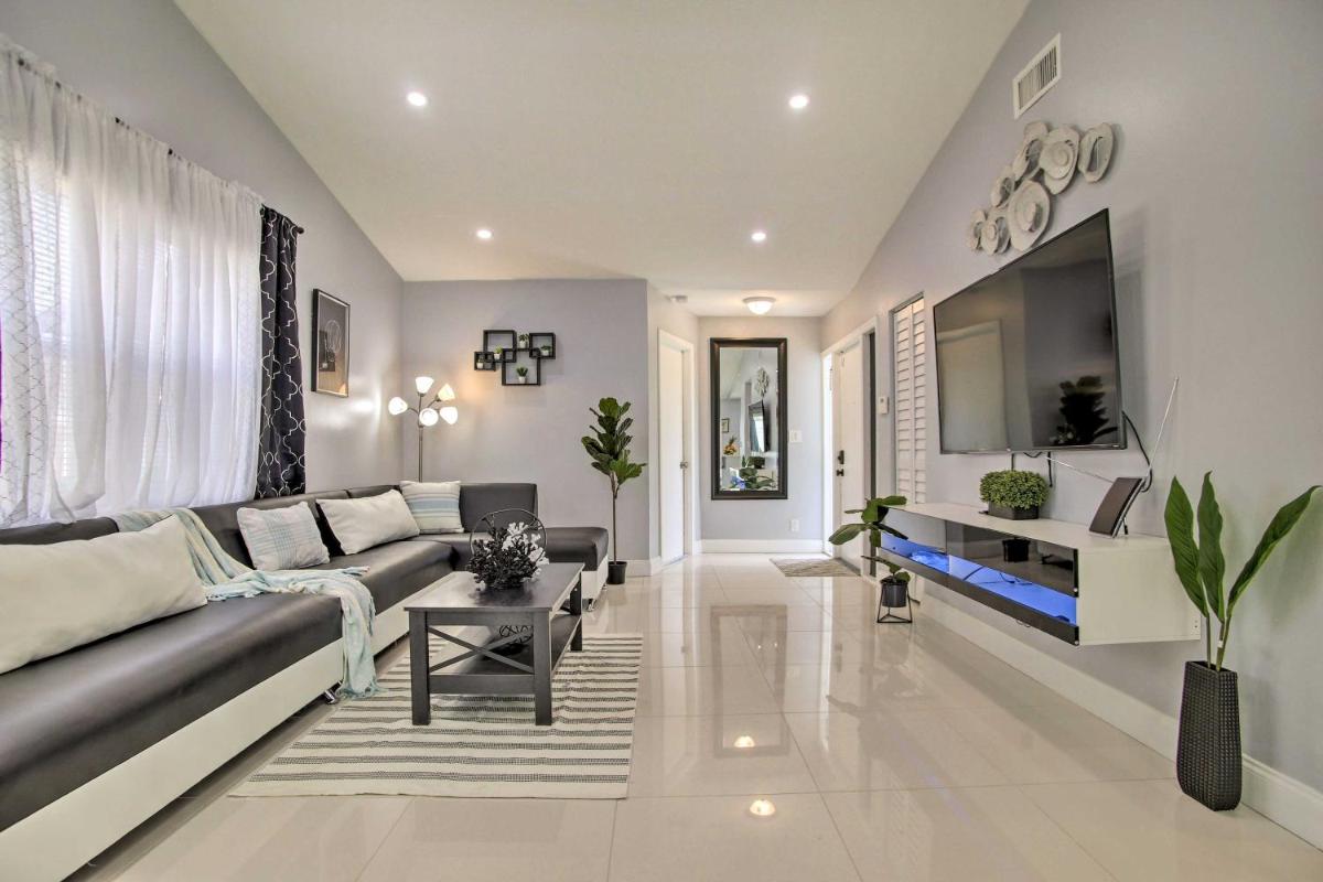 Lovely Lauderhill Retreat Less Than 12 Mi to Beach! - Housity