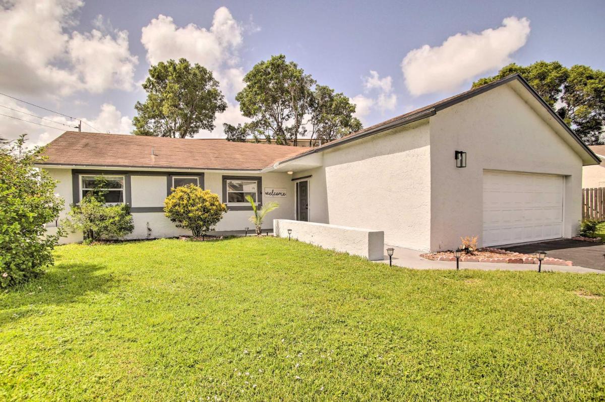 Lovely Lauderhill Retreat Less Than 12 Mi to Beach! - Housity
