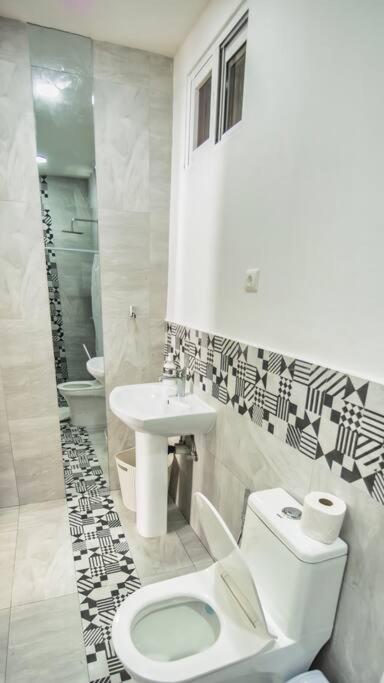 Contemporary Private Studio with Pool and Kitchen - Housity