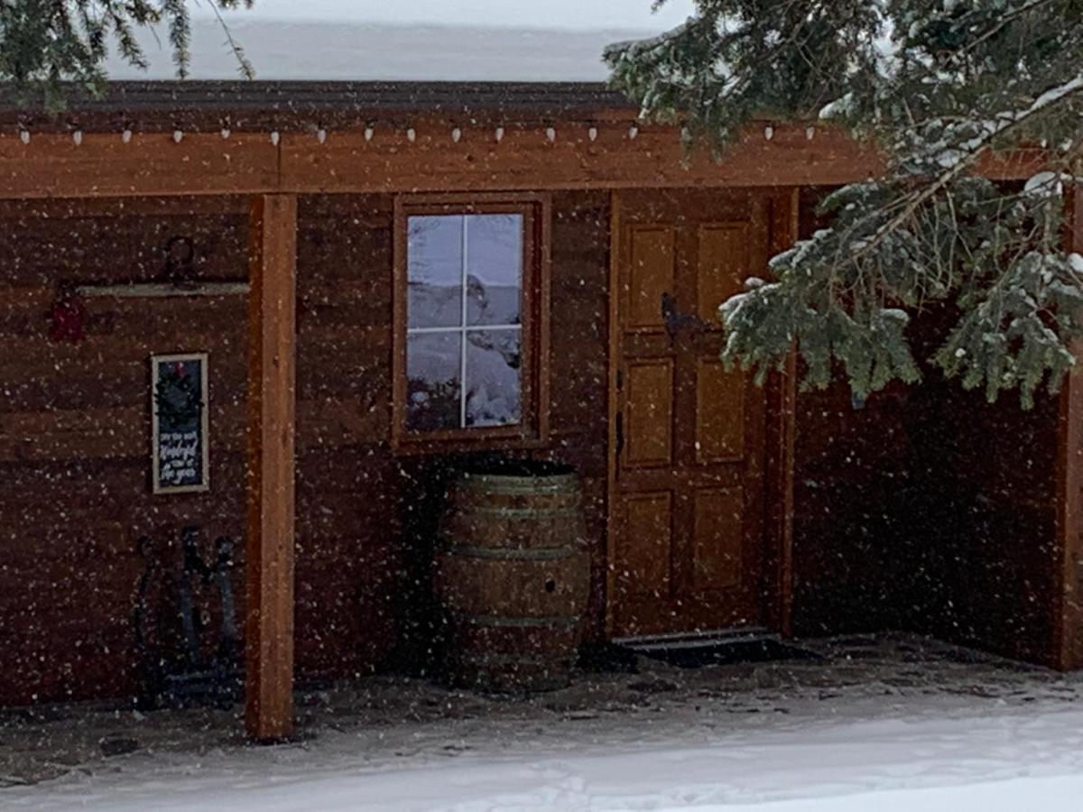 The Horse Lake Inn - Housity