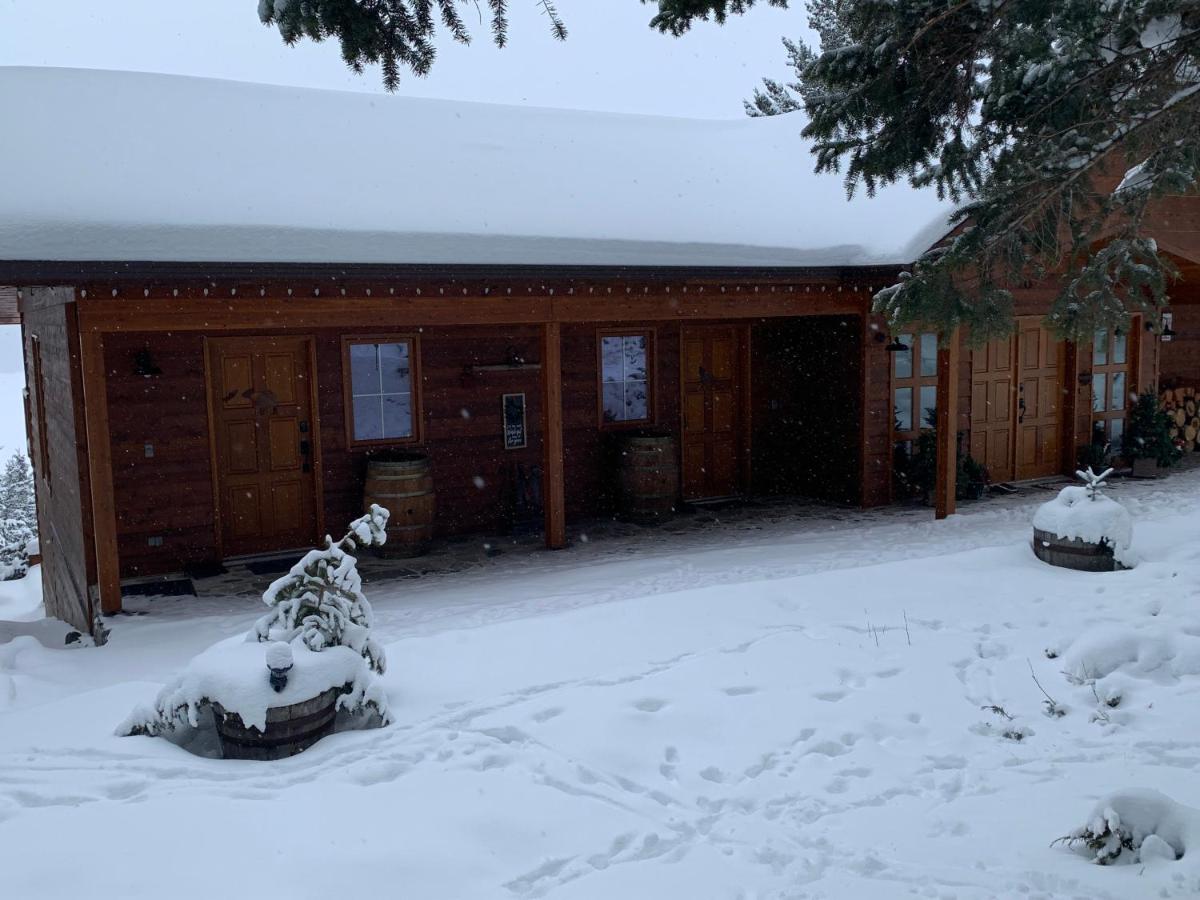 The Horse Lake Inn - Housity