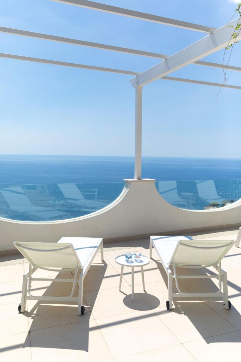 AMORE RENTALS - Casa Blue Star - Housity