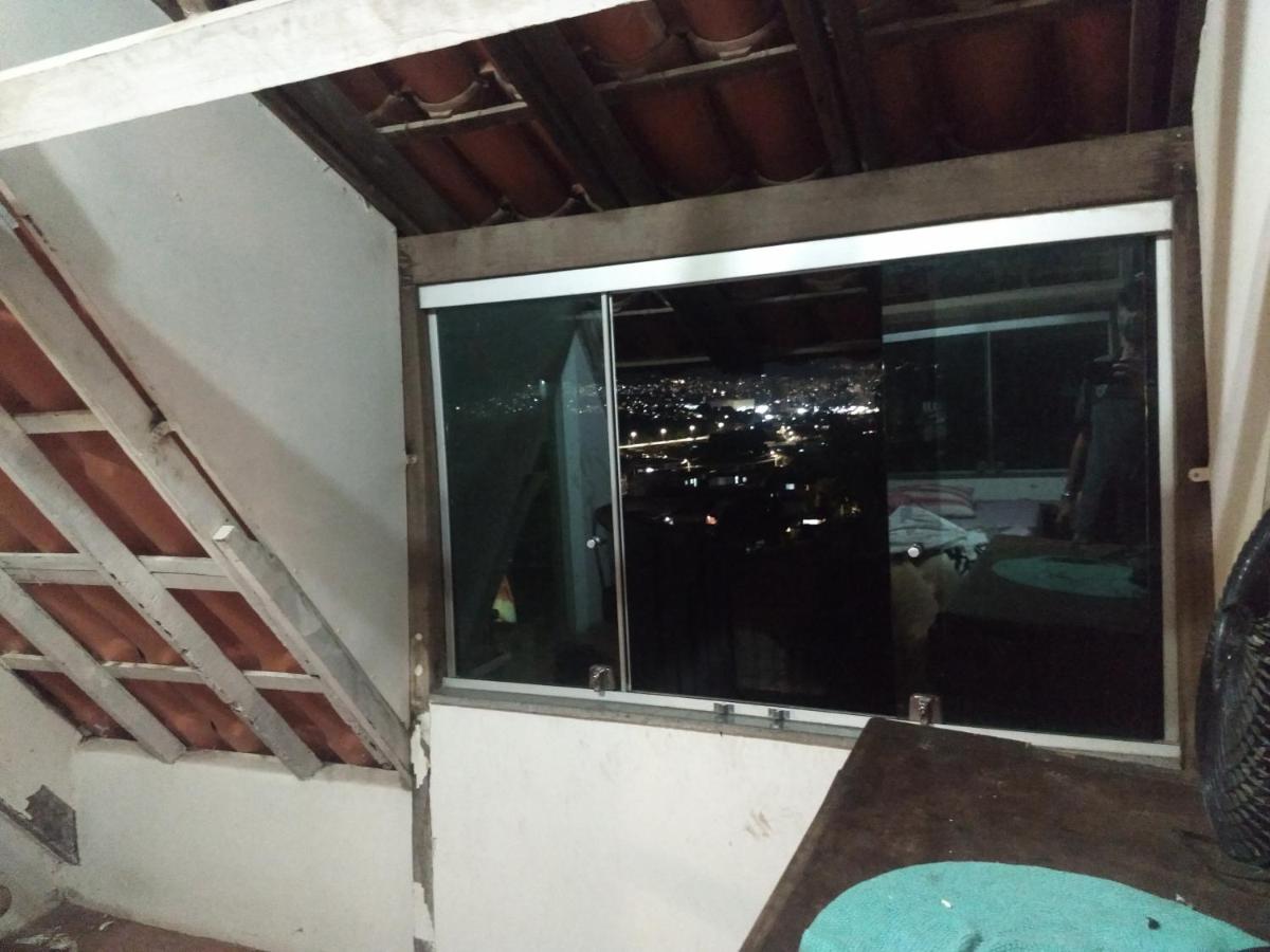 Cobertura inteira quarto chalet com vista de BH - Housity