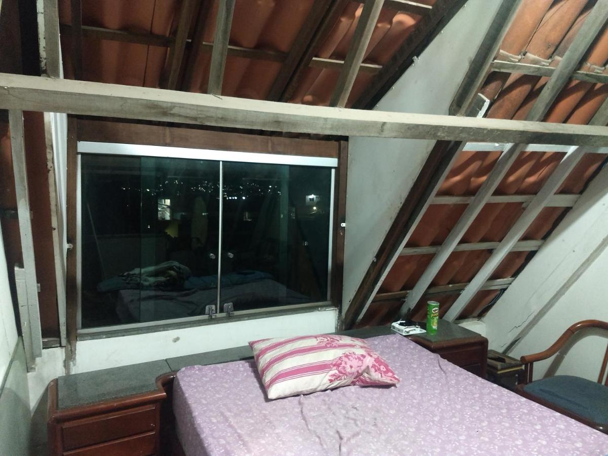 Cobertura inteira quarto chalet com vista de BH - Housity