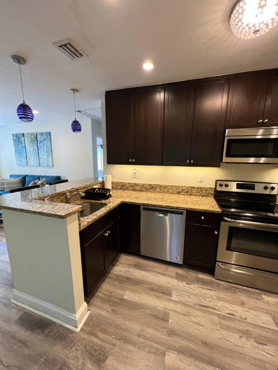 CHARMING DELRAY BEACH GETAWAY-3B/2B - Housity