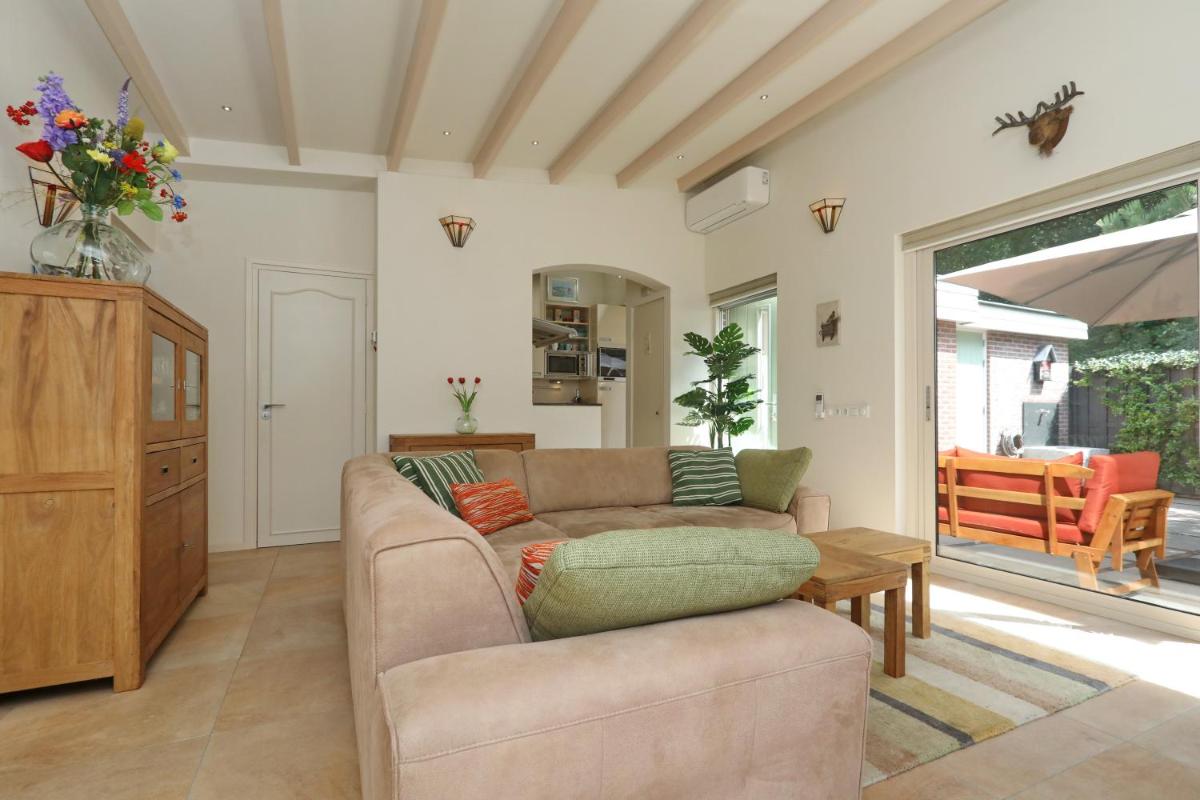 Sunnybeachhouse aan het bos, tussen zee en meer. - Housity