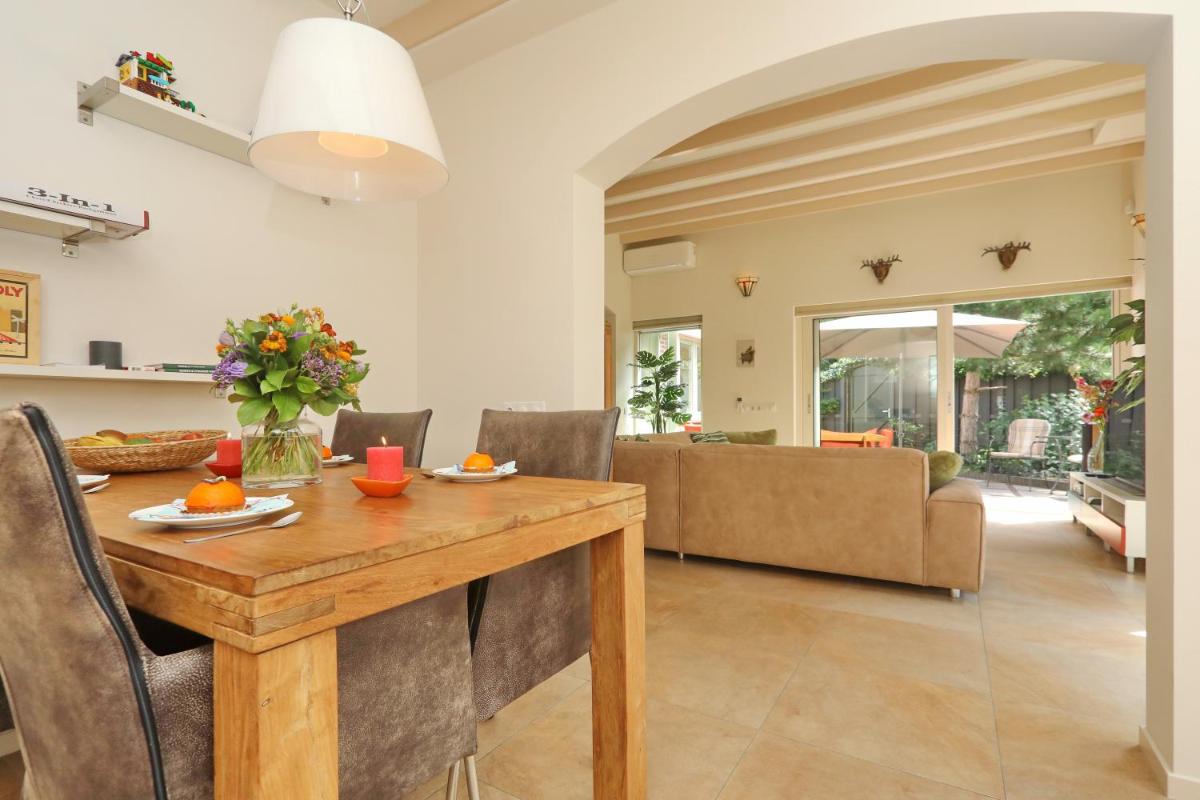 Sunnybeachhouse aan het bos, tussen zee en meer. - Housity