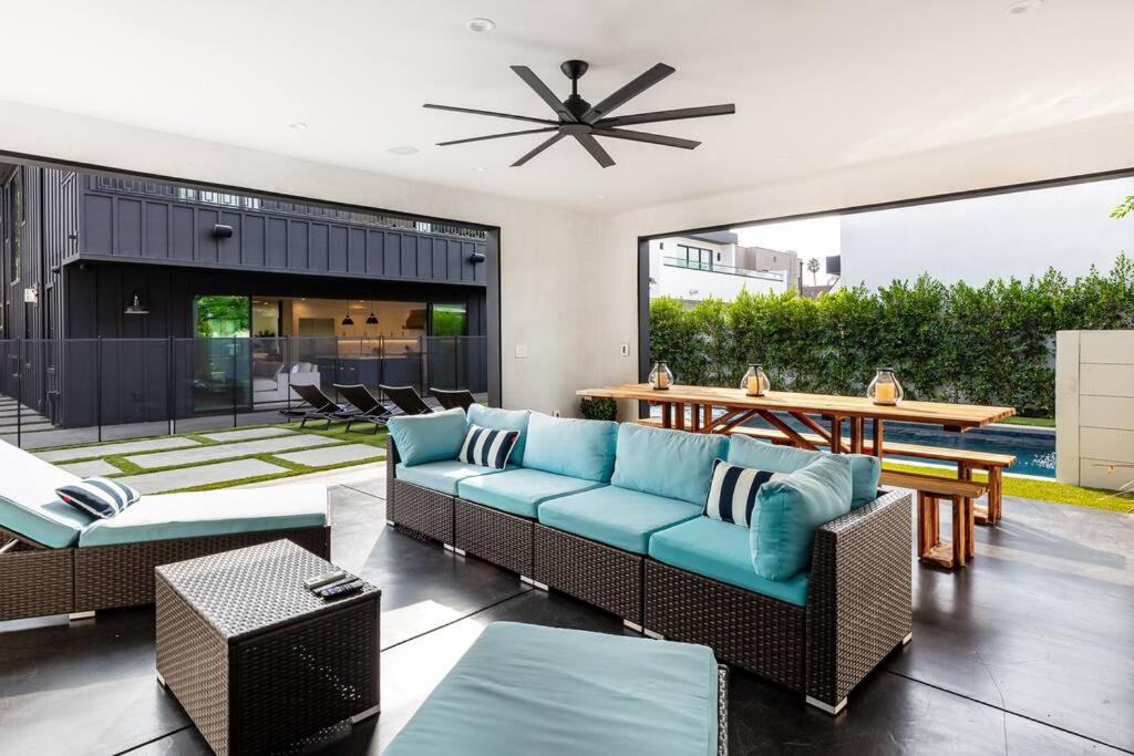 WEST HOLLYWOOD 6 BEDROOM RESORT w/ THEATER & POOL - Housity