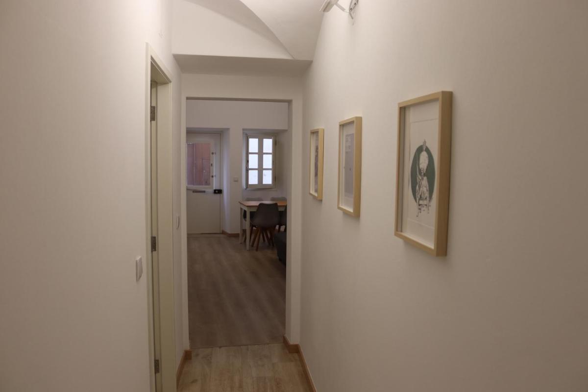 The Sketchers House - Private Art Gallery - Housity