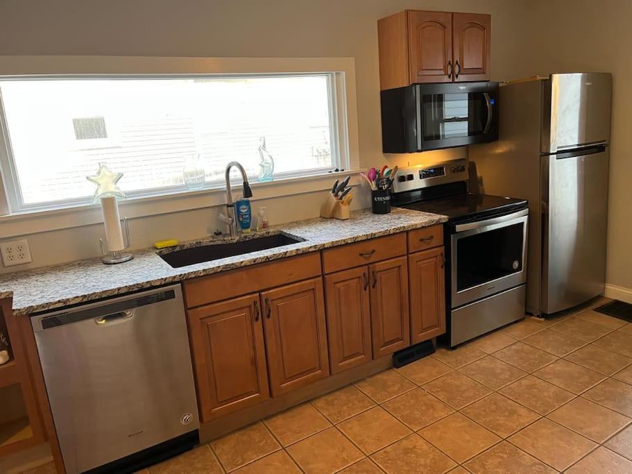Main, Three Bedroom House in Historic Loveland - Housity