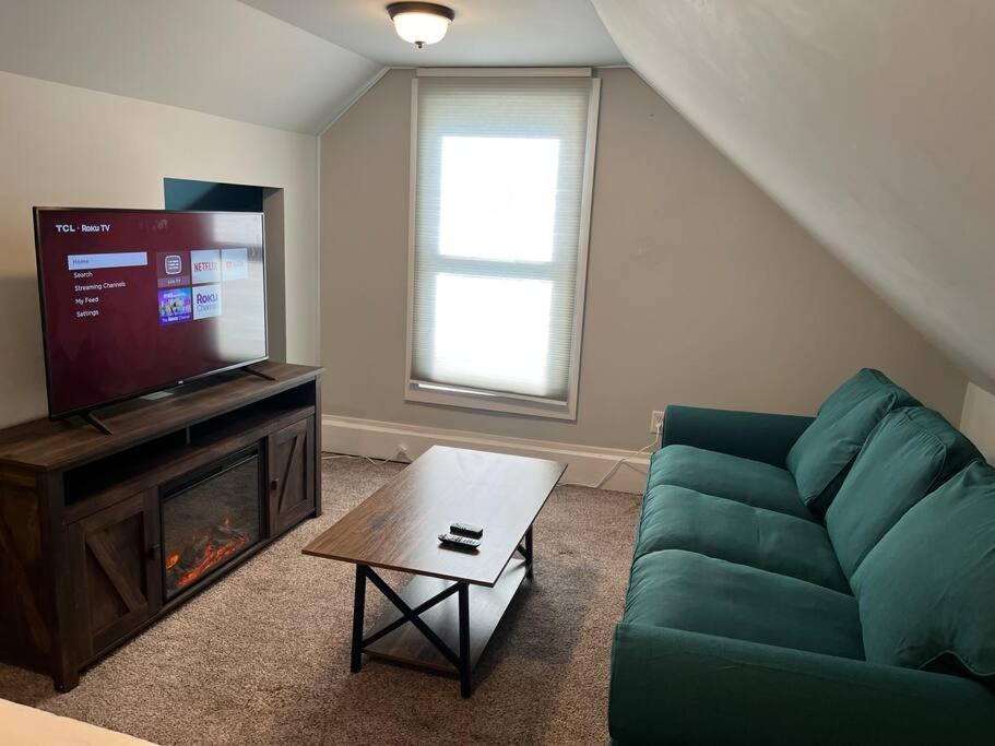 Main, Three Bedroom House in Historic Loveland - Housity