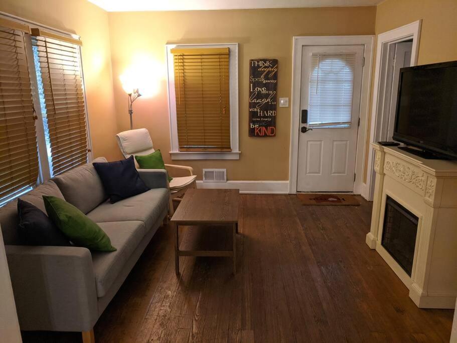 Ohio Ave 3 bed house Historic Downtown Loveland - Housity