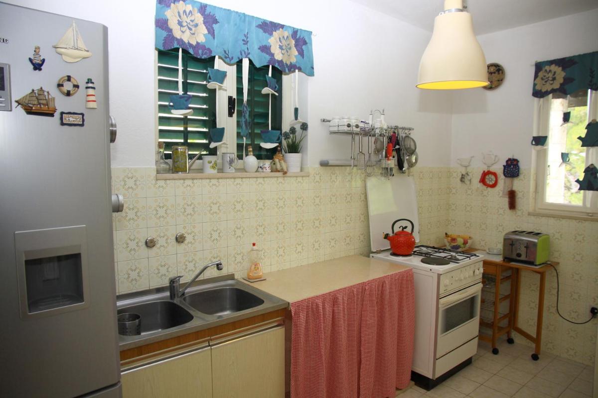 Seaside holiday house Postira, Brac - 13001 - Housity