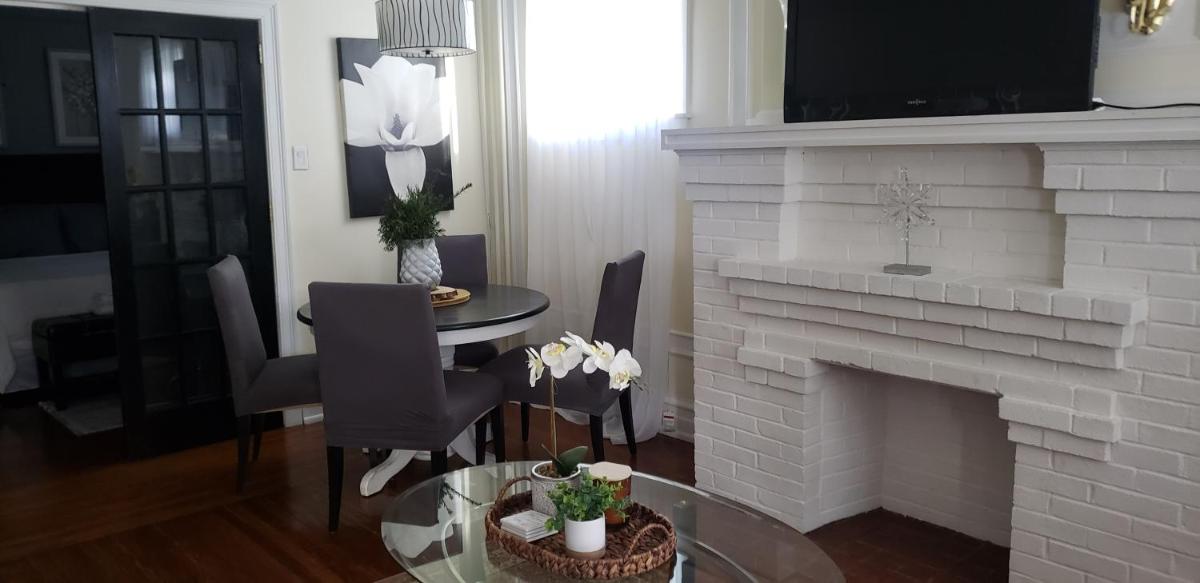 Cozy & Entire Unit - Housity