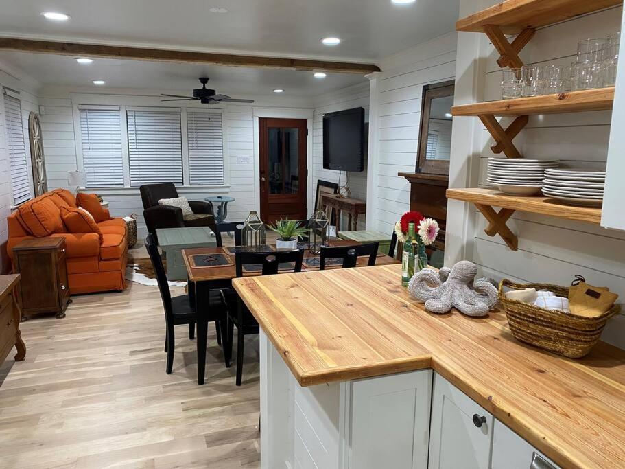 Walk to Bay Street and Historic Downtown Beaufort! Close to Parris Island MCRD!! - Housity