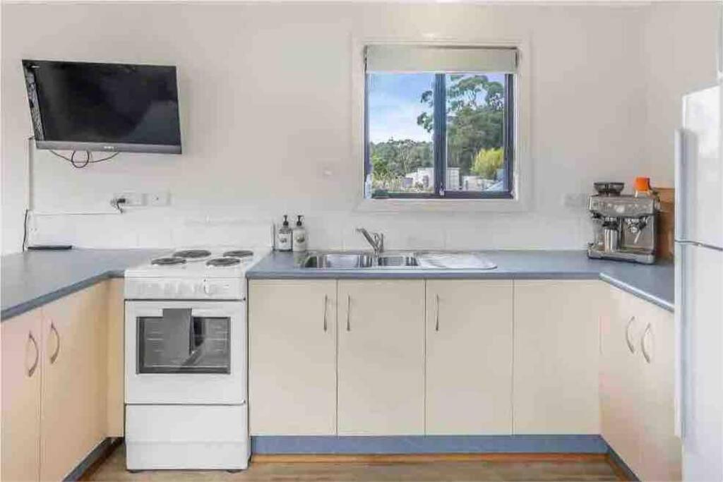 Beach Cottage - Port Arthur - Housity