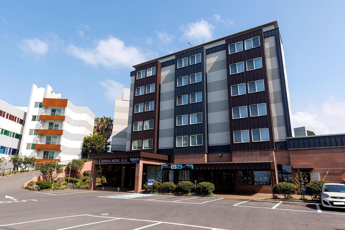 Aewol Beach Hotel - Housity