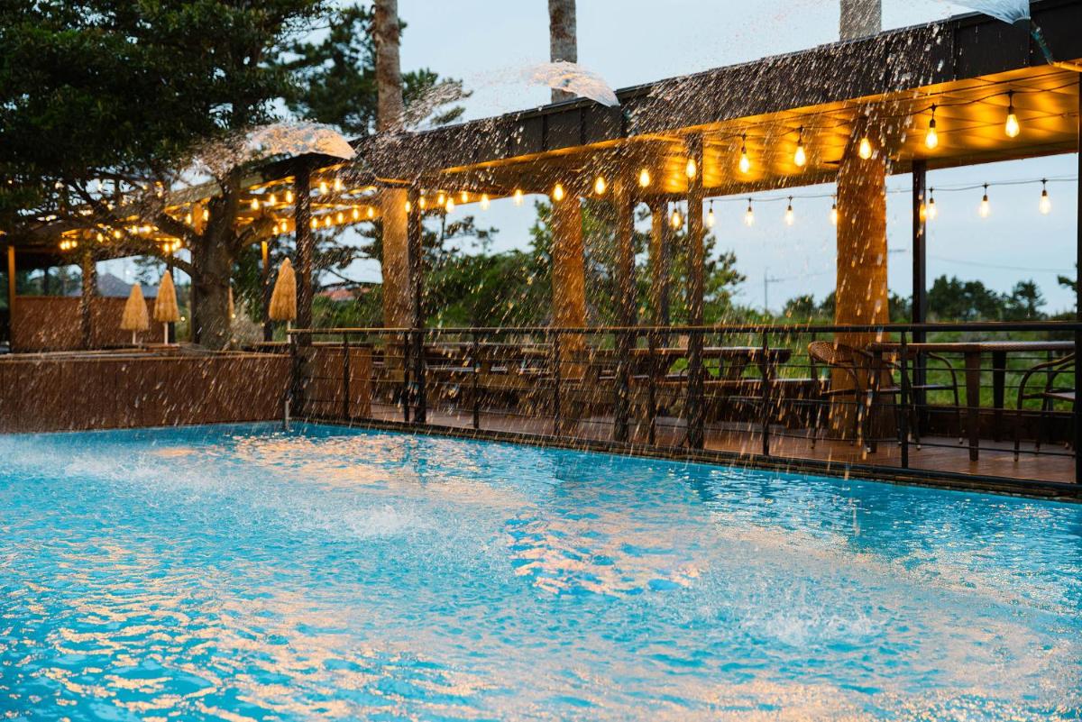 Aewol Beach Hotel - Housity