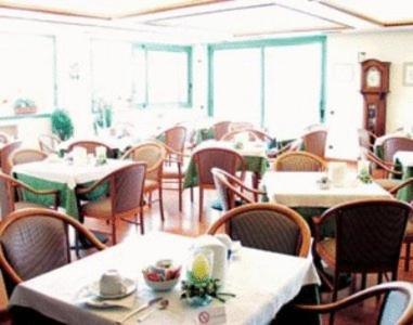 Hotel Corone - Housity