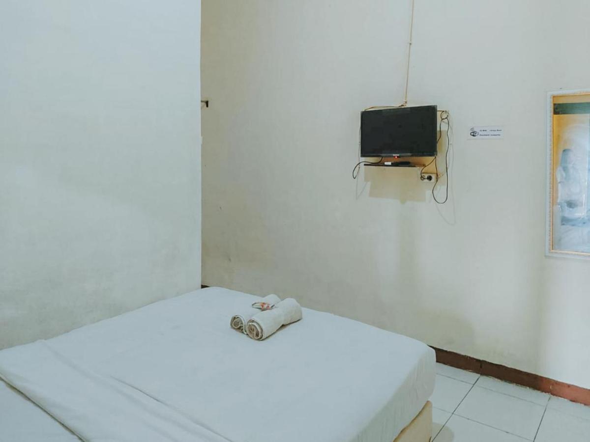 De Luck Homestay near Alun Alun Sidoarjo Mitra RedDoorz - Housity