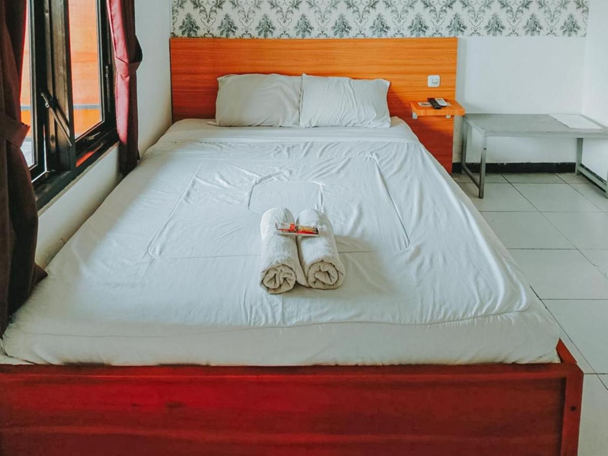 De Luck Homestay near Alun Alun Sidoarjo Mitra RedDoorz - Housity