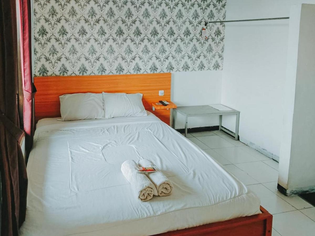 De Luck Homestay near Alun Alun Sidoarjo Mitra RedDoorz - Housity