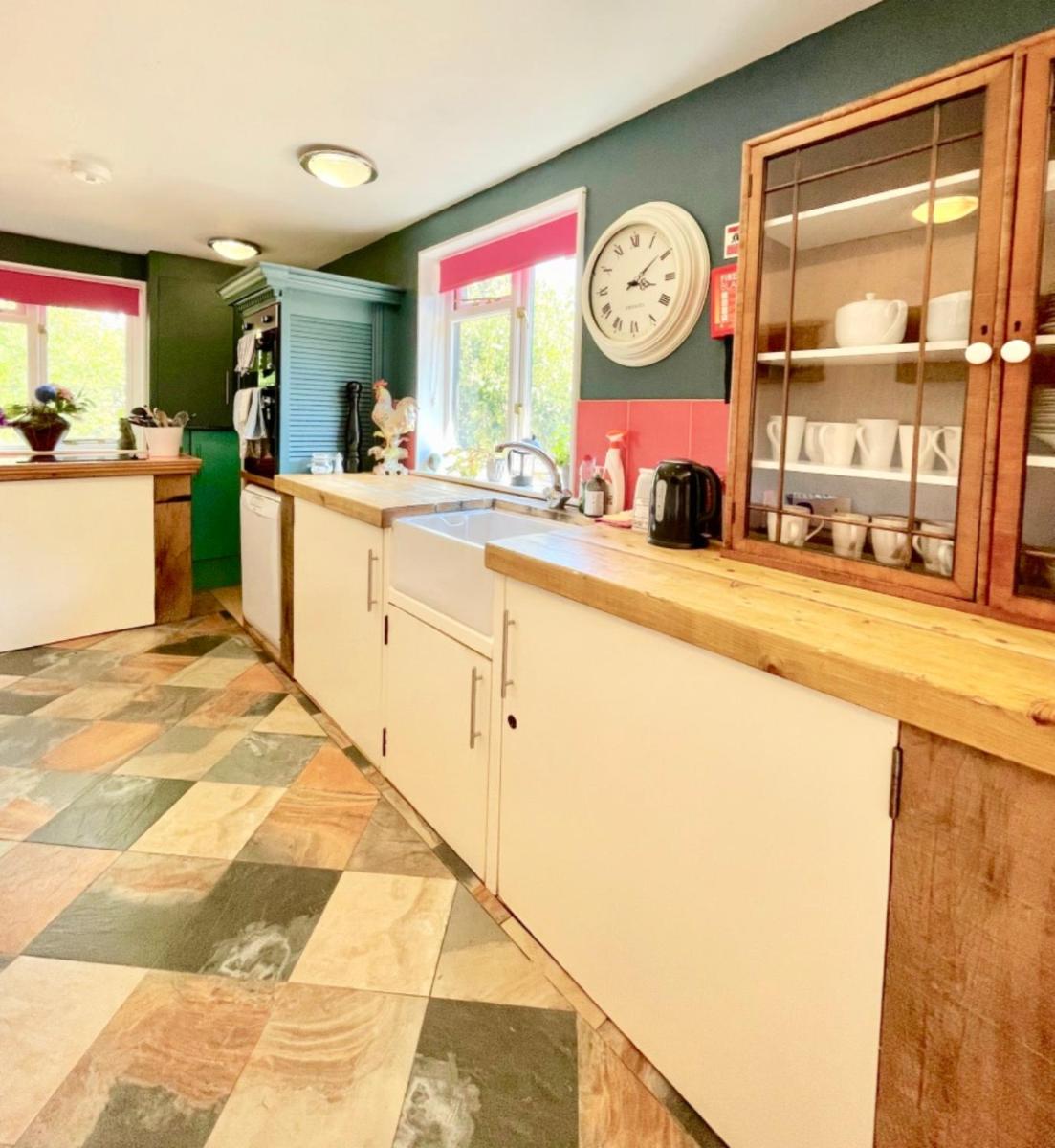 The Timber Barn South Downs West Sussex Sleeps 18 - Housity