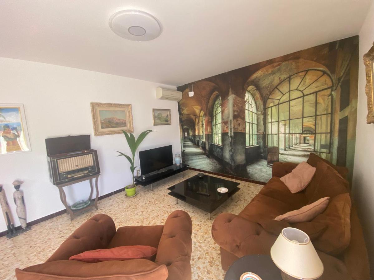 Haut de villa avec terrasse privative jardin et parking tout près des plages - Housity