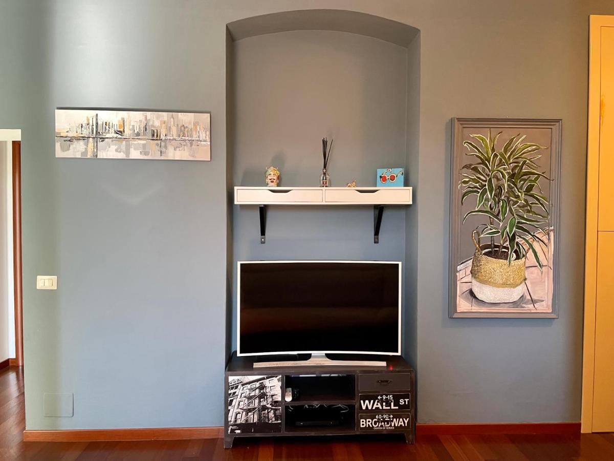The painting apartment. A Central and Lovely apartment in Milan - Housity