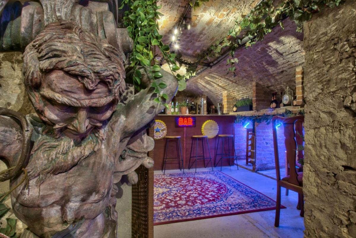 The Castle By Group Retreats - Housity