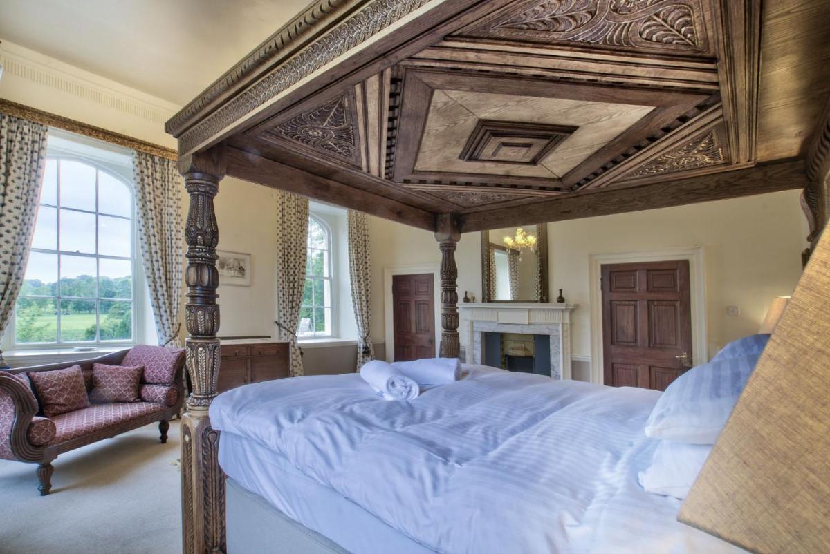 The Castle By Group Retreats - Housity