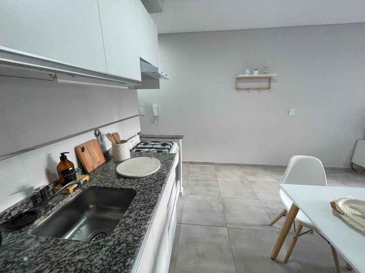 1 de Mayo 1900 Studio apartment a few meters from Pellegrini Avenue 03-02 - Housity