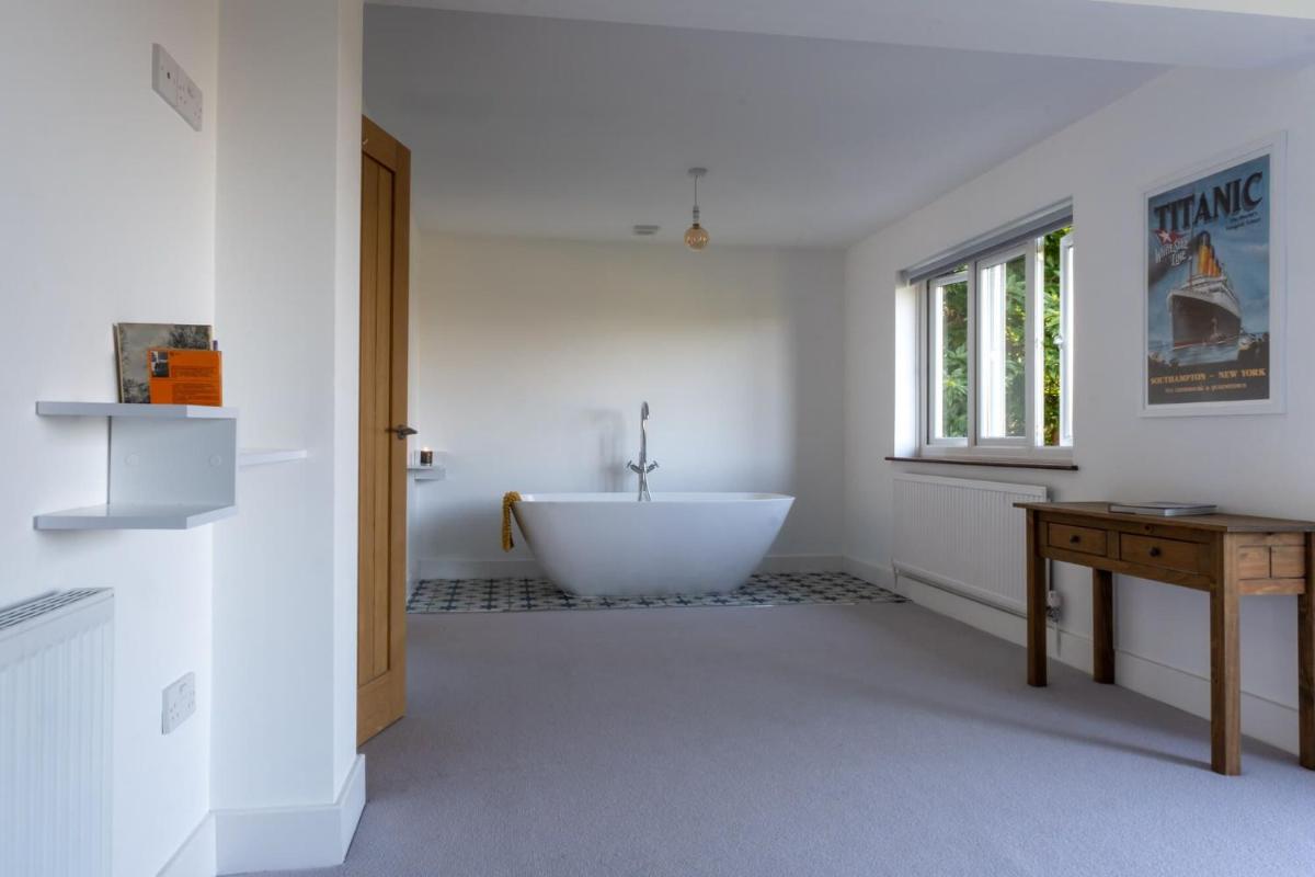 Furzedown Farm House - Housity