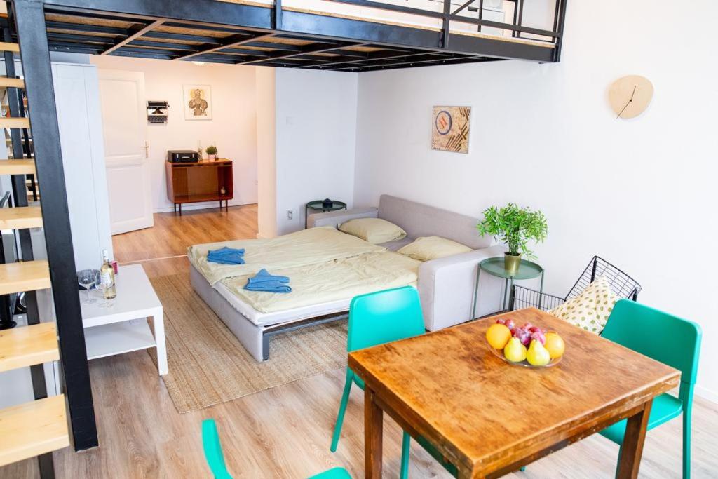 Suitetrails - Studio Apartment Next To Famous Party House